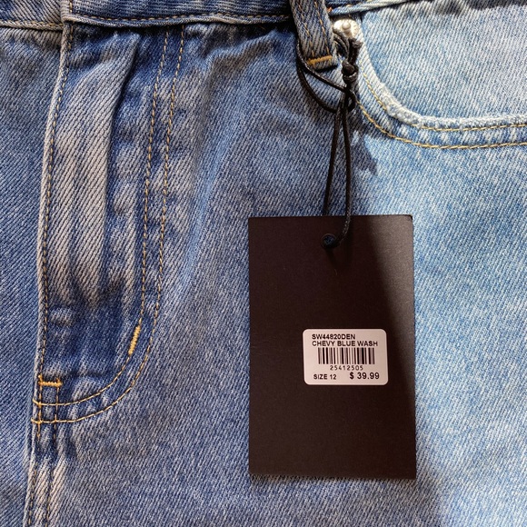 Cheeky Jean Short - Picture 3 of 4